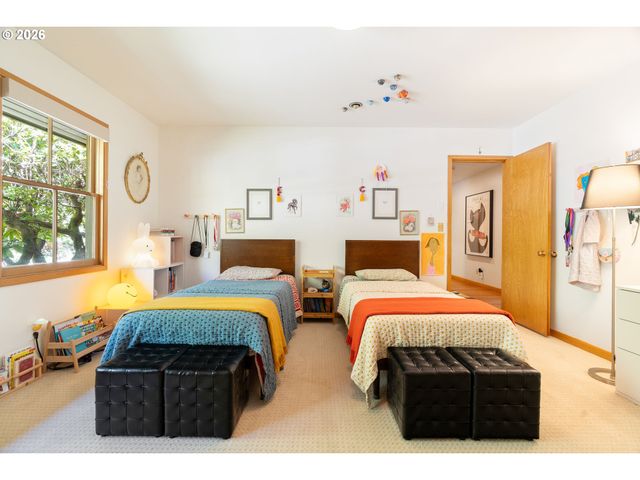 6140 Sw MILL St, Portland, OR 97221