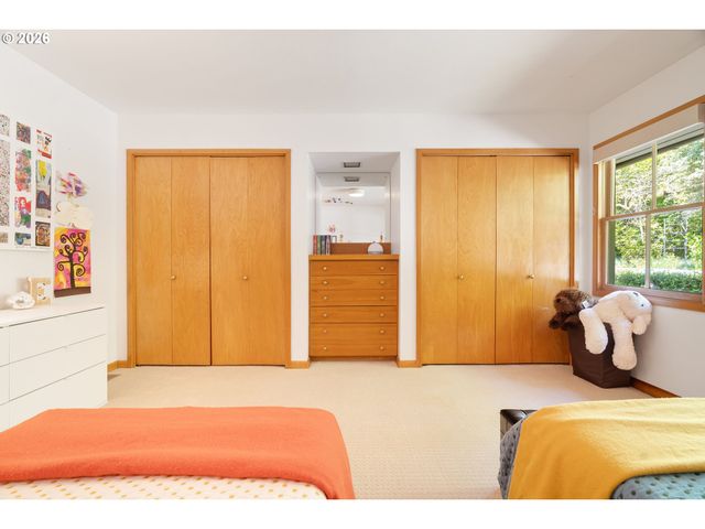 6140 Sw MILL St, Portland, OR 97221