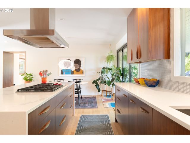 6140 Sw MILL St, Portland, OR 97221