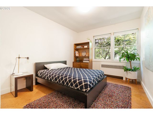 6140 Sw MILL St, Portland, OR 97221