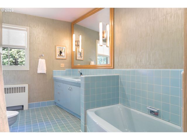 6140 Sw MILL St, Portland, OR 97221