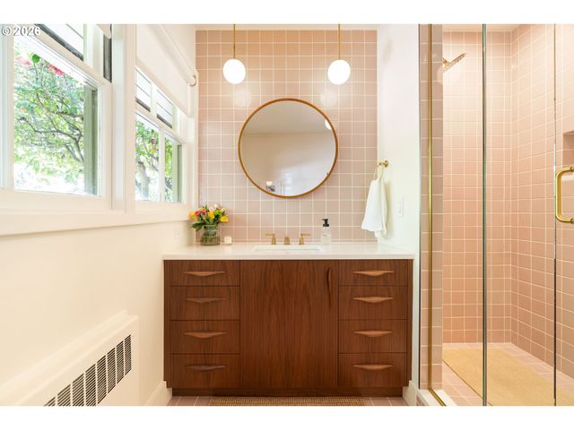 6140 Sw MILL St, Portland, OR 97221