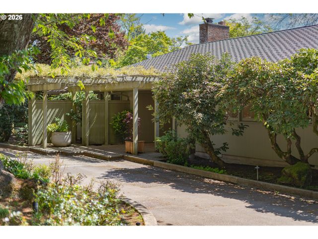6140 Sw MILL St, Portland, OR 97221