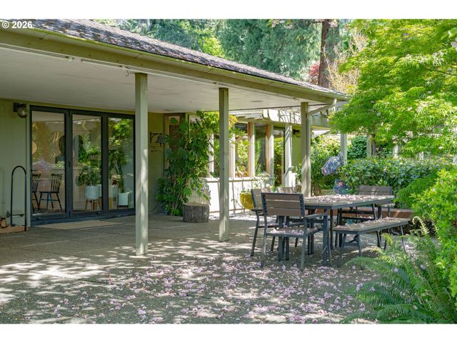6140 Sw MILL St, Portland, OR 97221
