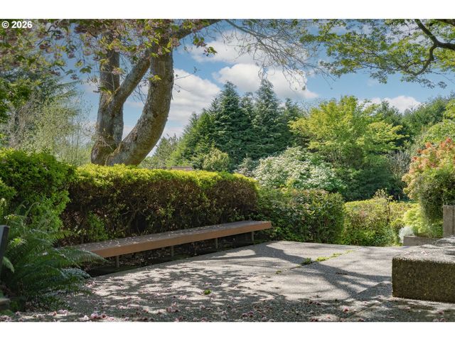 6140 Sw MILL St, Portland, OR 97221