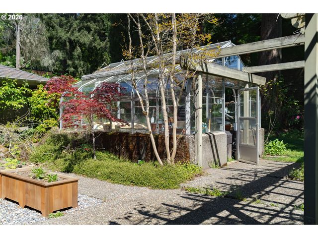 6140 Sw MILL St, Portland, OR 97221
