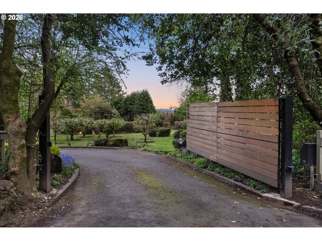 6140 Sw MILL St, Portland, OR 97221