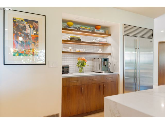 6140 Sw MILL St, Portland, OR 97221
