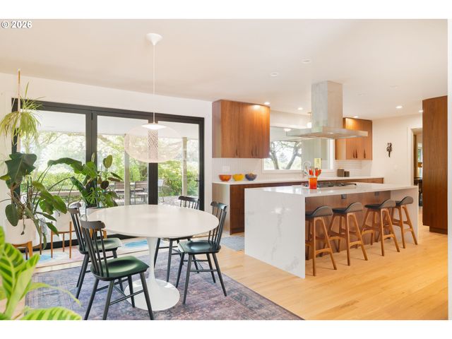 6140 Sw MILL St, Portland, OR 97221