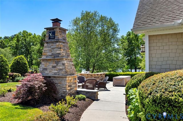15243 Heron Pointe Way, Moseley, VA 23120