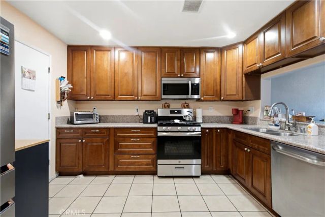 1101 W Francis G, Ontario, CA 91762