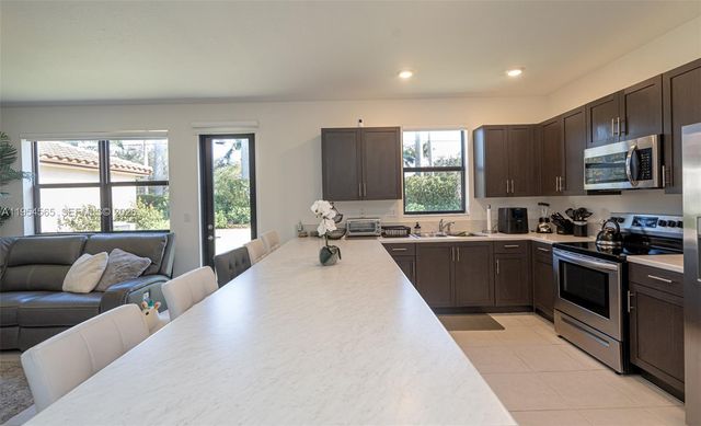 139 NE 27th Ter, Homestead, FL 33033