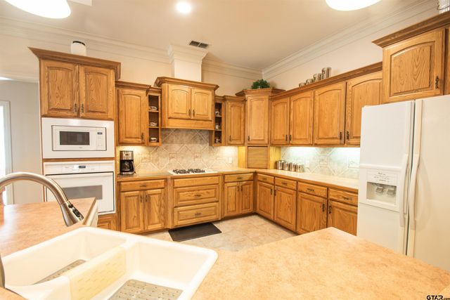 402 Prince Charles, Whitehouse, TX 75791