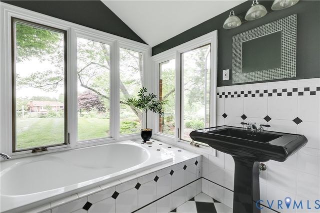 470 Dover Knoll Rd, Goochland, VA 23103
