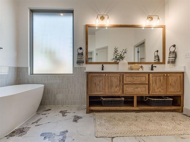 2900 NW 160th Street, Edmond, OK 73013