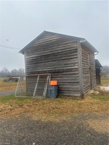 6600 Windsor Road, Hamptonville, NC 27020