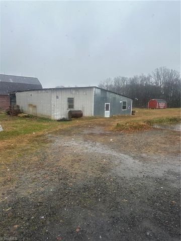 6600 Windsor Road, Hamptonville, NC 27020