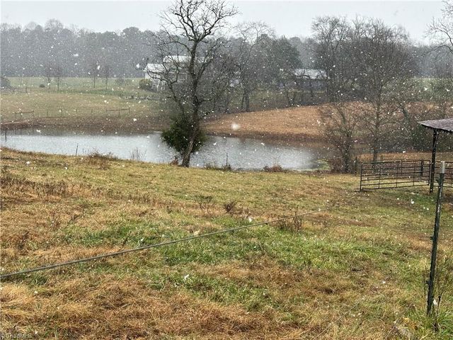 6600 Windsor Road, Hamptonville, NC 27020