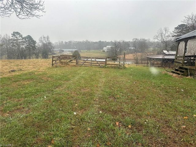 6600 Windsor Road, Hamptonville, NC 27020