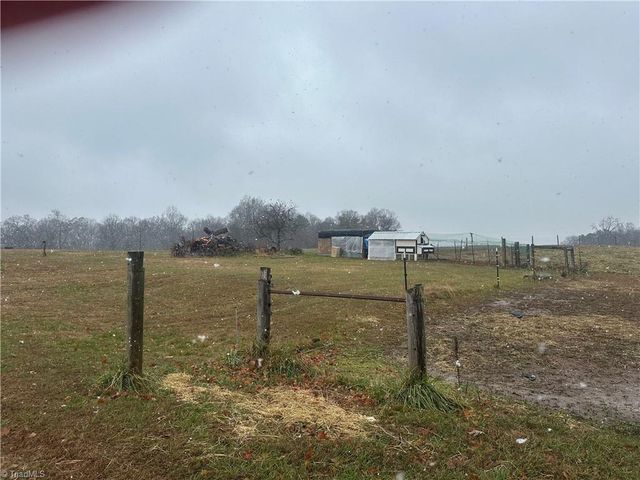 6600 Windsor Road, Hamptonville, NC 27020