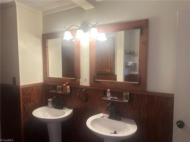 6600 Windsor Road, Hamptonville, NC 27020