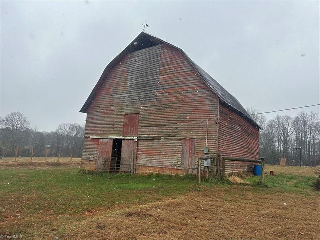 6600 Windsor Road, Hamptonville, NC 27020