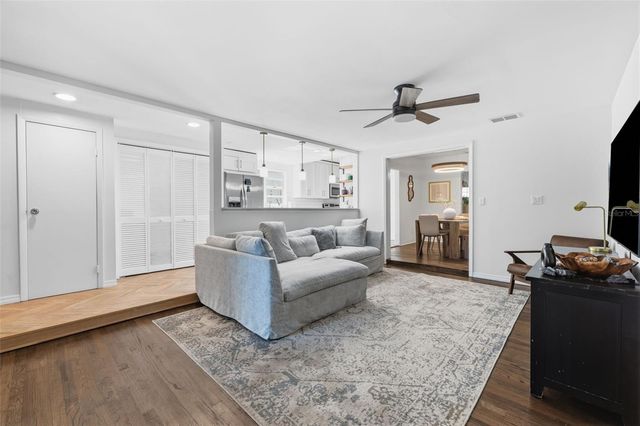 1209 E CRENSHAW STREET, Tampa, FL 33604