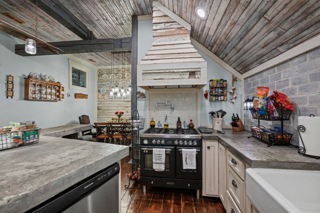 7646 Highway 100, Bon Aqua, TN 37025