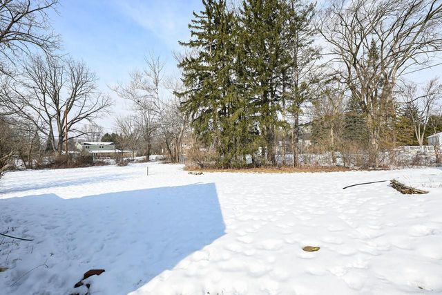 2465 Thornapple LANE, Brookfield, WI 53005