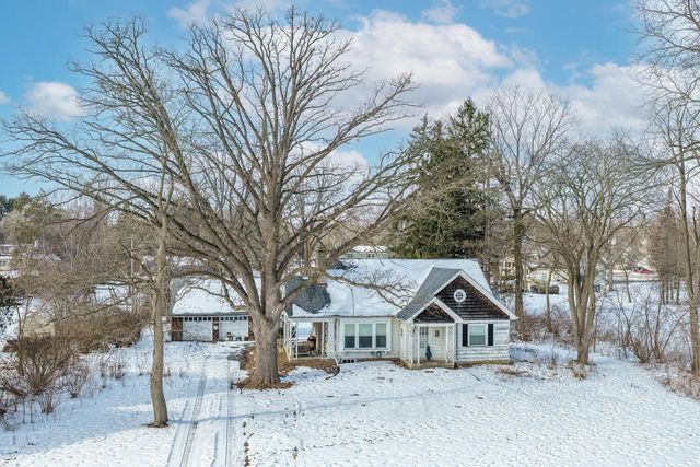 2465 Thornapple LANE, Brookfield, WI 53005
