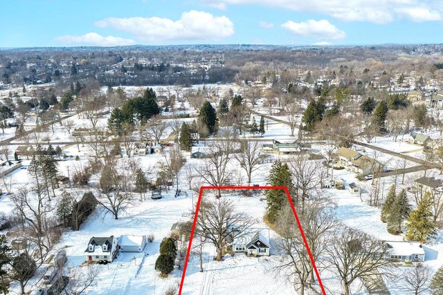 2465 Thornapple LANE, Brookfield, WI 53005