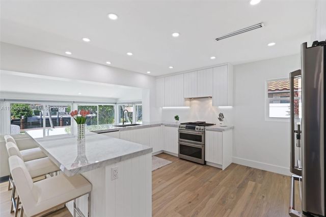 2448 SE 9th St, Pompano Beach, FL 33062