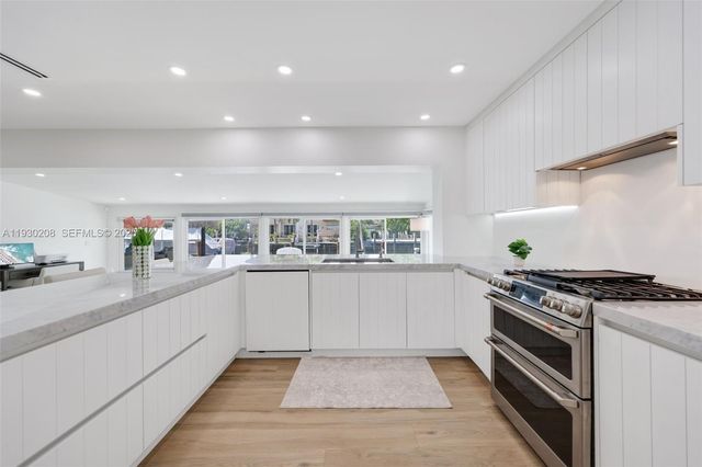 2448 SE 9th St, Pompano Beach, FL 33062