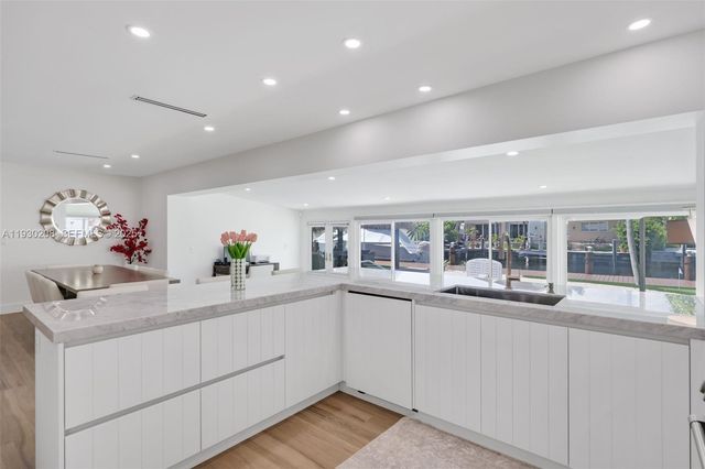 2448 SE 9th St, Pompano Beach, FL 33062