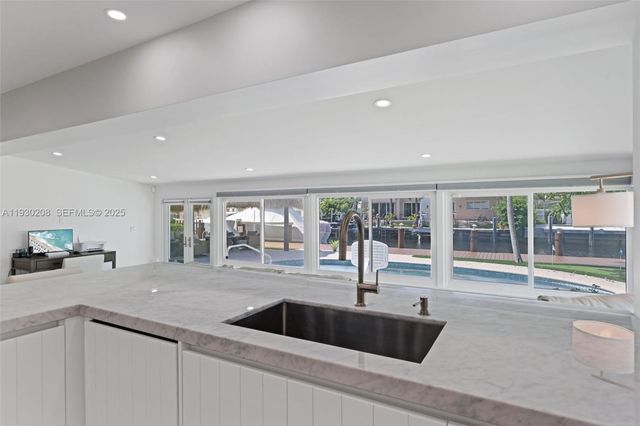 2448 SE 9th St, Pompano Beach, FL 33062