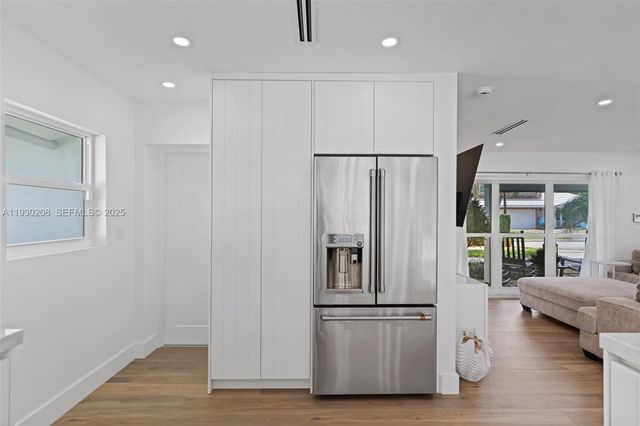 2448 SE 9th St, Pompano Beach, FL 33062