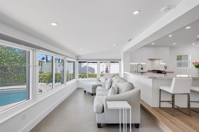 2448 SE 9th St, Pompano Beach, FL 33062