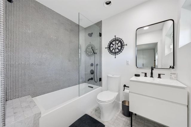 2448 SE 9th St, Pompano Beach, FL 33062