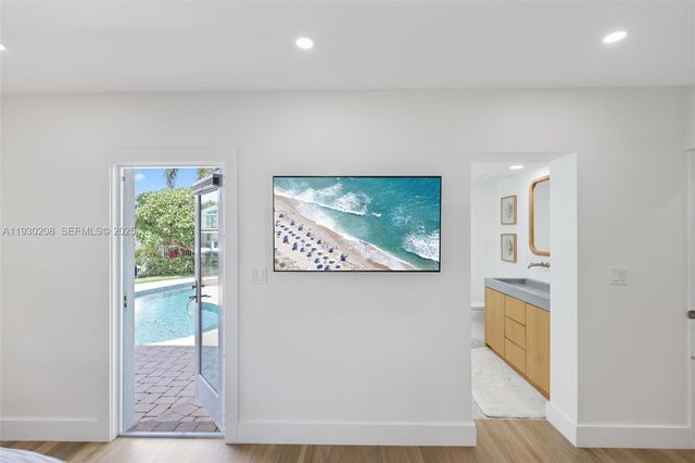 2448 SE 9th St, Pompano Beach, FL 33062