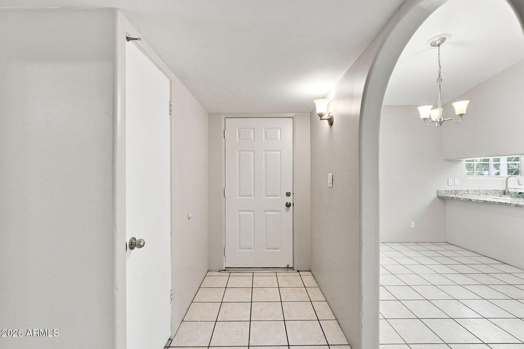 332 W KERRY Lane, Phoenix, AZ 85027 — photo 3