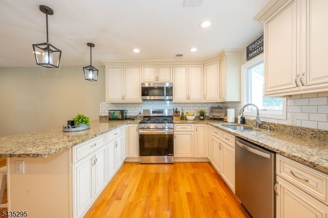 136 Redwood Ave, Wayne Twp., NJ 07470