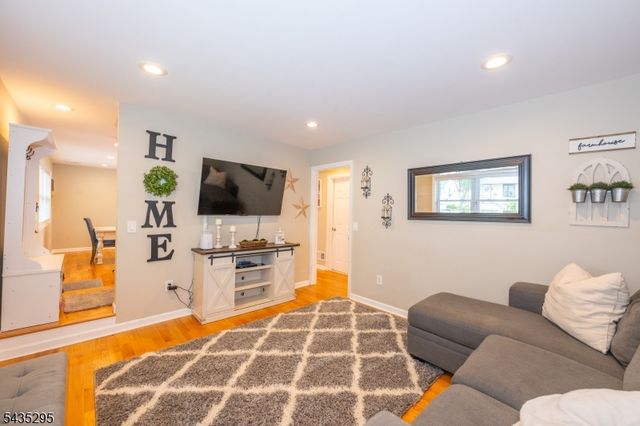 136 Redwood Ave, Wayne Twp., NJ 07470