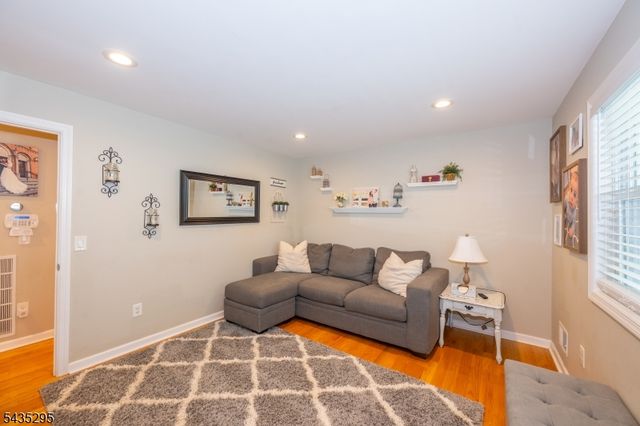 136 Redwood Ave, Wayne Twp., NJ 07470