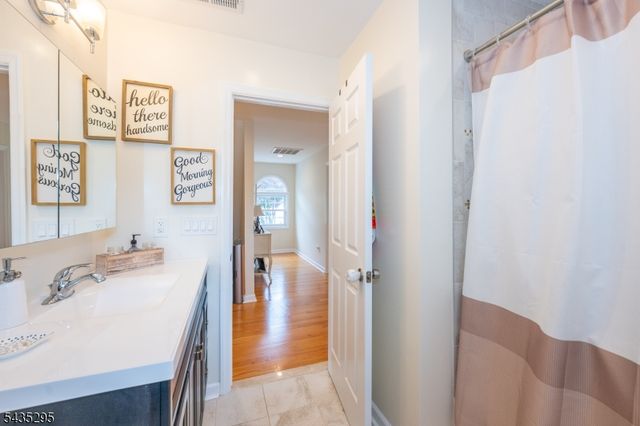 136 Redwood Ave, Wayne Twp., NJ 07470