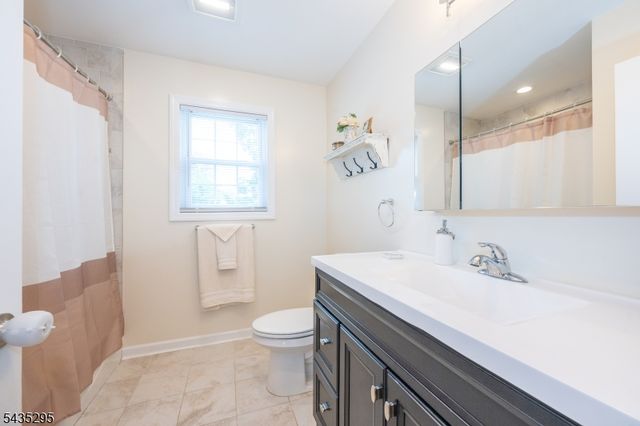 136 Redwood Ave, Wayne Twp., NJ 07470