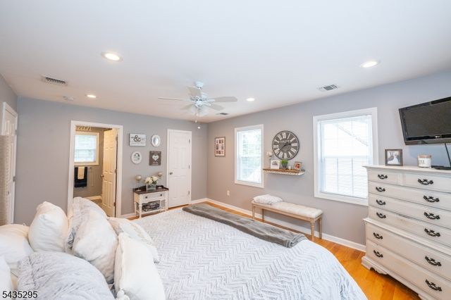 136 Redwood Ave, Wayne Twp., NJ 07470