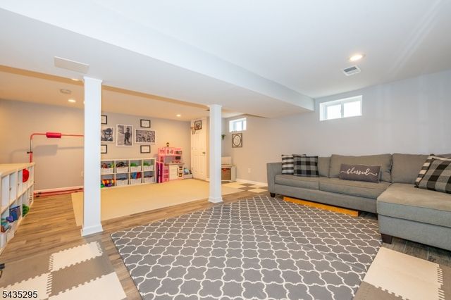 136 Redwood Ave, Wayne Twp., NJ 07470