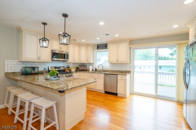 136 Redwood Ave, Wayne Twp., NJ 07470