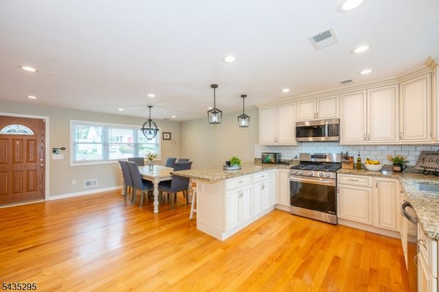 136 Redwood Ave, Wayne Twp., NJ 07470