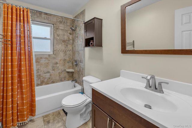 11 17th Avenue, Ronkonkoma, NY 11779